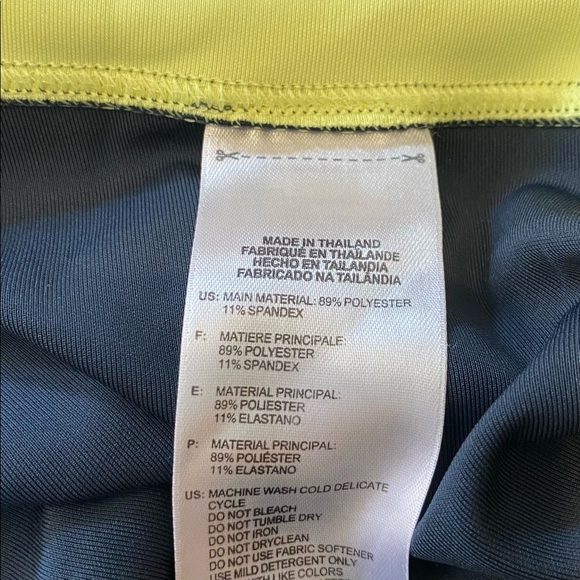 Adidas Girl Activewear Shorts Size 12-14 - Picture 6 of 9